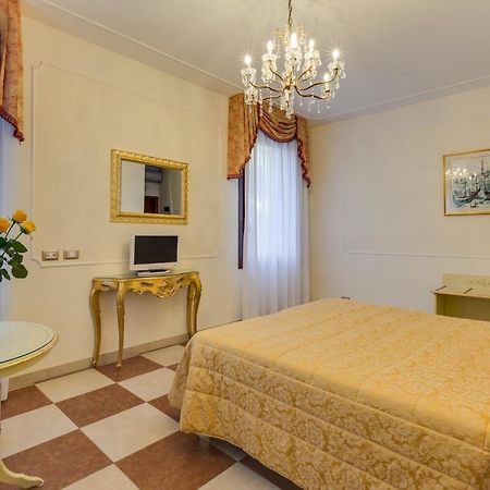 Hotel Bernardi Semenzato Венеция Екстериор снимка