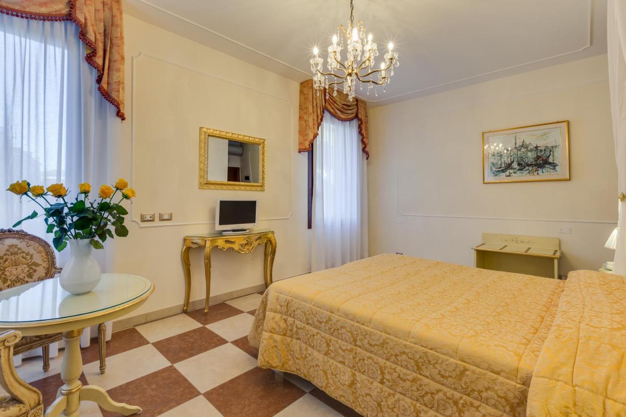 Hotel Bernardi Semenzato Венеция Екстериор снимка