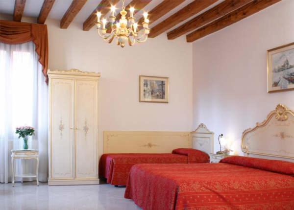 Hotel Bernardi Semenzato Венеция Екстериор снимка