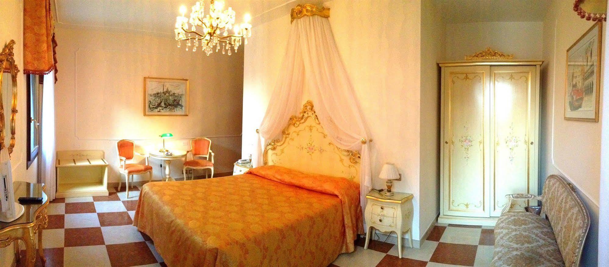 Hotel Bernardi Semenzato Венеция Екстериор снимка