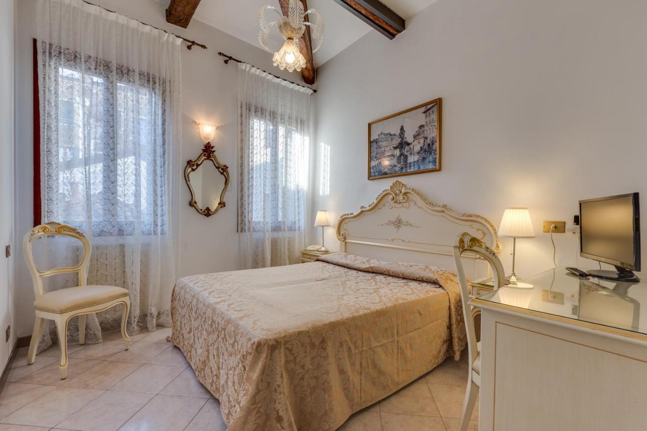 Hotel Bernardi Semenzato Венеция Екстериор снимка
